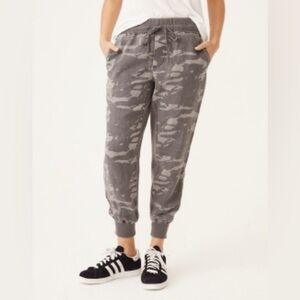 Monrow Gray Camo Joggers NWT Small